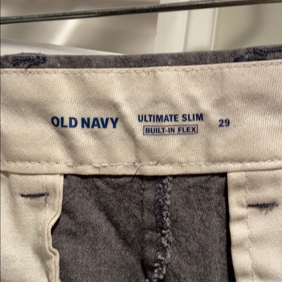 Old Navy Men’s Shorts - Picture 2 of 2